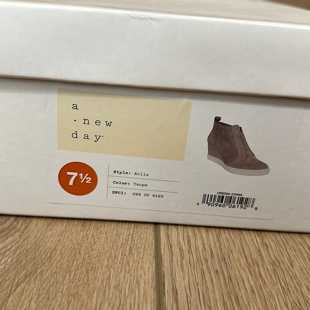 Wedge sneakers, size 7.5